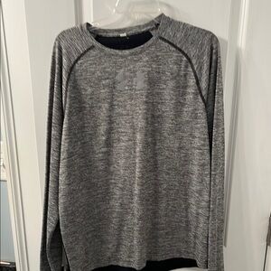 Under Armour Gray Long Sleeve Shirt men’s XL